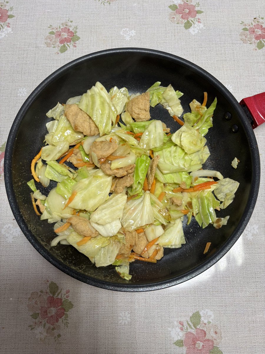 vegan__teacher's tweet photo. 1️⃣土曜昼は夫が「香色茶坊」の
「折箱弁当」を買って来てくれました🍱

2️⃣朝は「大豆ミート入り野菜炒め」
を作ってくれました🫘🥗

いつもながらありがとうごじゃります🙇‍♀️❣️

#香色茶坊 #折箱弁当 #脱搾取 #vegan #大豆ミート #soymeat #野菜炒め #friedvegetables #昼食 #lunch #朝食 #breakfast https://t.co/MONkCsxWmn