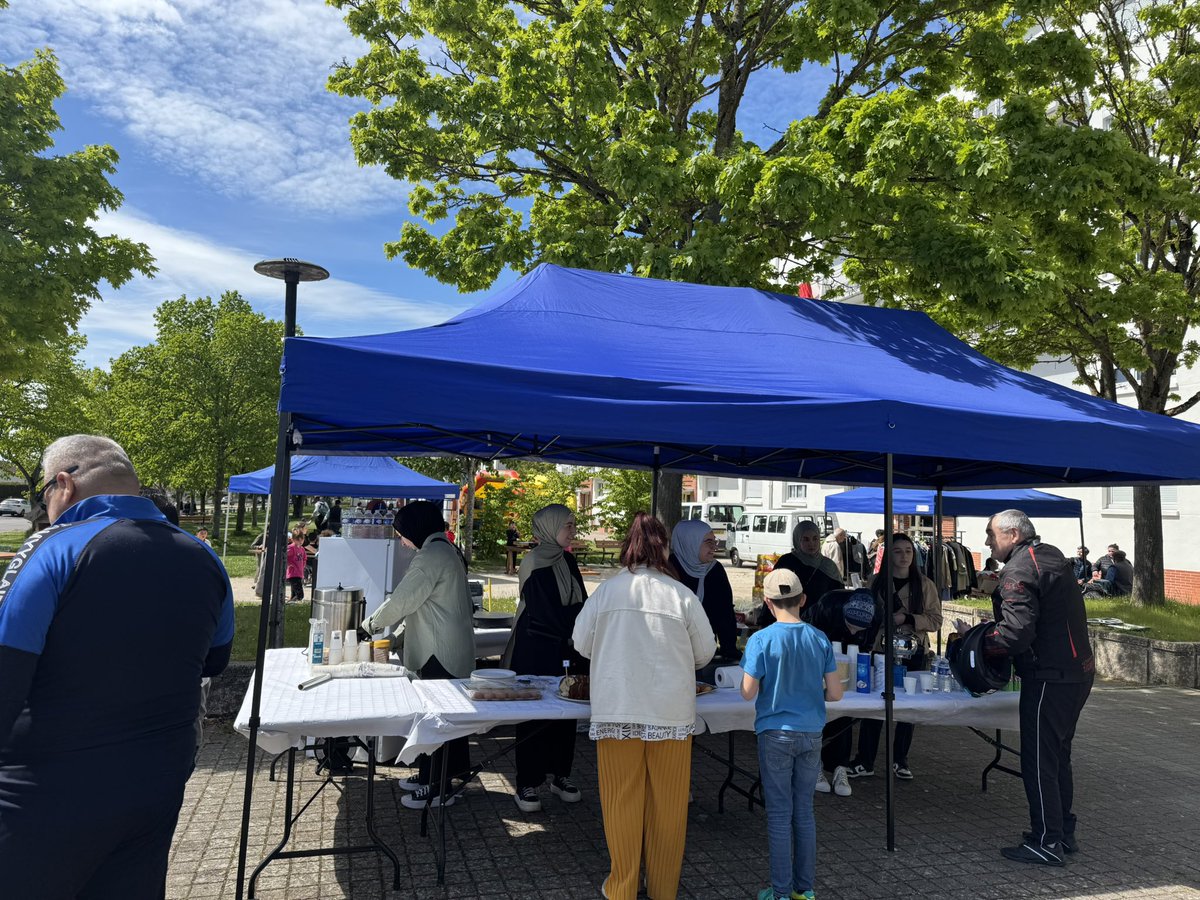 😎 Animation cet après-midi place Alexis Danan : jeux, maquillage, soleil et café partagé !
Merci aux animateurs mairie et agglomération et aux assos pour ce moment ouvert à tous

#QuartierDePrintemps #Vendôme