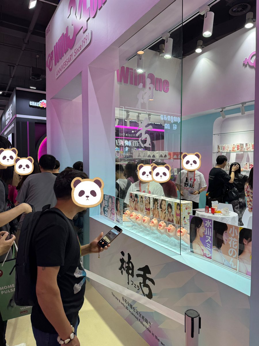 wo_naito's tweet photo. 午後に入り少し混雑してきた😅
#APIEXPO 
#上海展示会 
#ワイルドワン 
#WildOne https://t.co/PN2b4RkFBZ