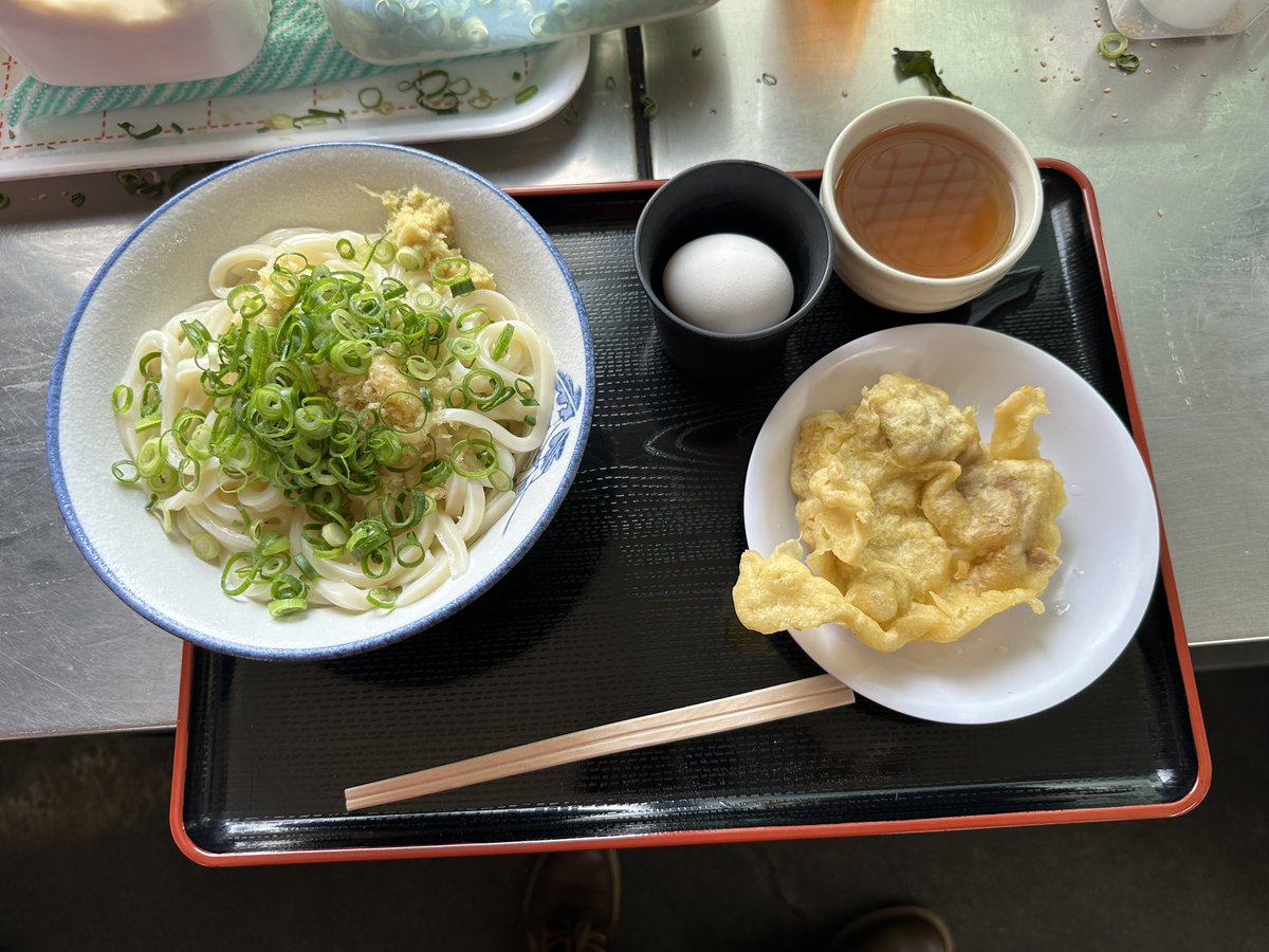 gakuchan0212's tweet photo. 暑い!夏です!革ジャン無理💦
天気いいのでバビューンとうどん県まで #釜玉うどん 食べに来ました。
ついでに近くの #岩田神社 で #藤まつり をやってたのでふらっとお邪魔しました。
#おっさんの休日 #手打麺や大島 #ハーレーダビッドソン #FXDF #FATBOB https://t.co/soT4LzaG0J