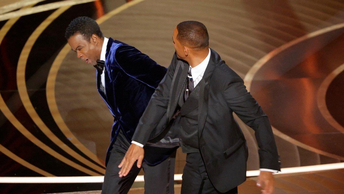 PostSovietBazar's tweet photo. Smash the ROCK 👊

#PostSovietBazaar #WillSmith #Oscar #Hollywood https://t.co/xLQU9ymXDe