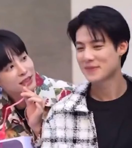 snrng191399's tweet photo. They secretly make eye contact with each other at work, which is naughty and beautiful.#spynut #sailub #sailub https://t.co/V1KLI7nsGY