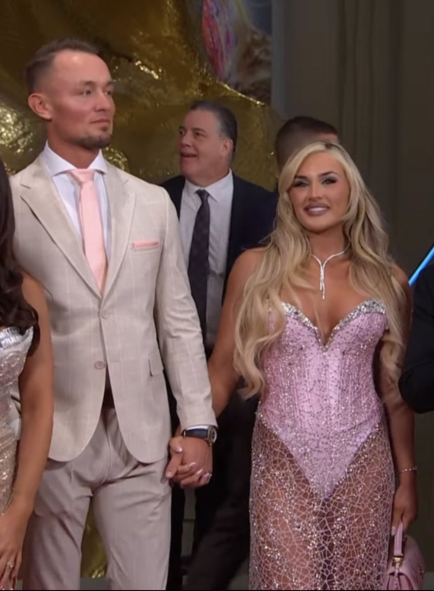 iamerickguerra's tweet image. @tiffstrattonwwe & @wwe_kaiser at the WWE Hall of Fame 2025 👩🏼❤️👨🏻
• #wwe #tiffanystratton #ludwigkaiser #redcarpet