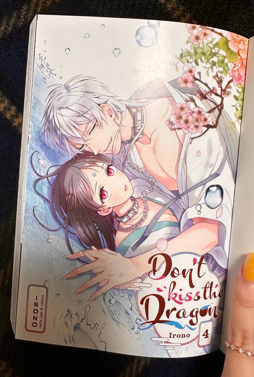 ドイツ語版の竜花4巻いただきました🐲🌸 