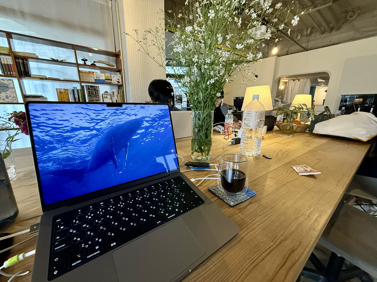 SharkHead_29's tweet photo. 先日宿泊した伊豆下田の @Kazemachi_TSURU が最高！
部屋は個室だから疲れたときは一人で籠もれるし、作業やミーティングのスペースもたくさんあるから一人でもみんなででもモクモクできちゃう！
何よりピアノもあって夜はお酒片手に盛り上がれるのは僕得でした♪
#WPSワーケーションアンバサダー 
#PR https://t.co/9TQ2DUJGzP