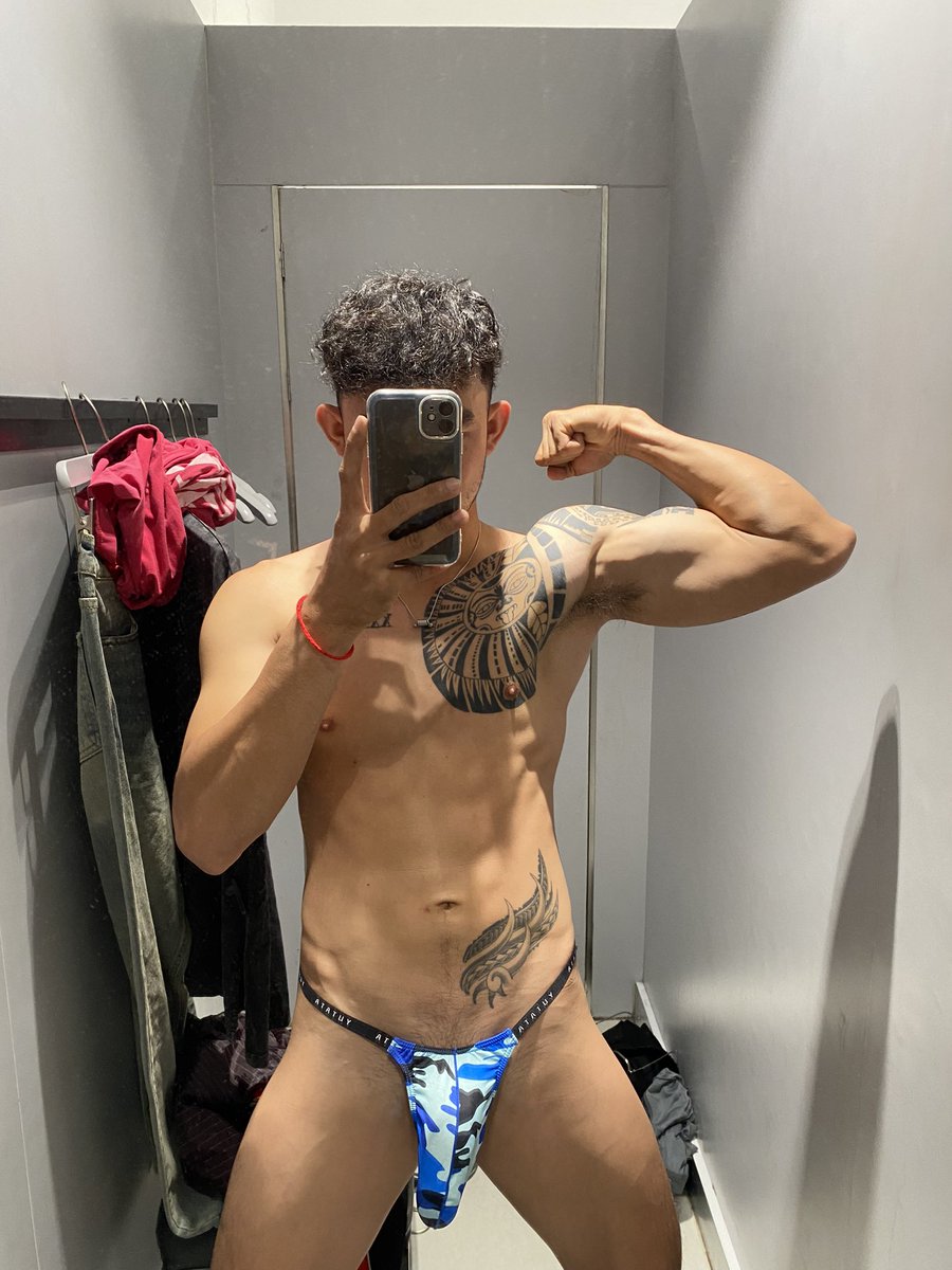 Kary20724298694's tweet photo. នេះជា account TikTok របស់ daddy ជួយ follow ម្នាក់មួយផងចាំ daddy ឲ្យញុំការ៉េមមួយ🍦😋 https://t.co/ZHY3FLtgZs