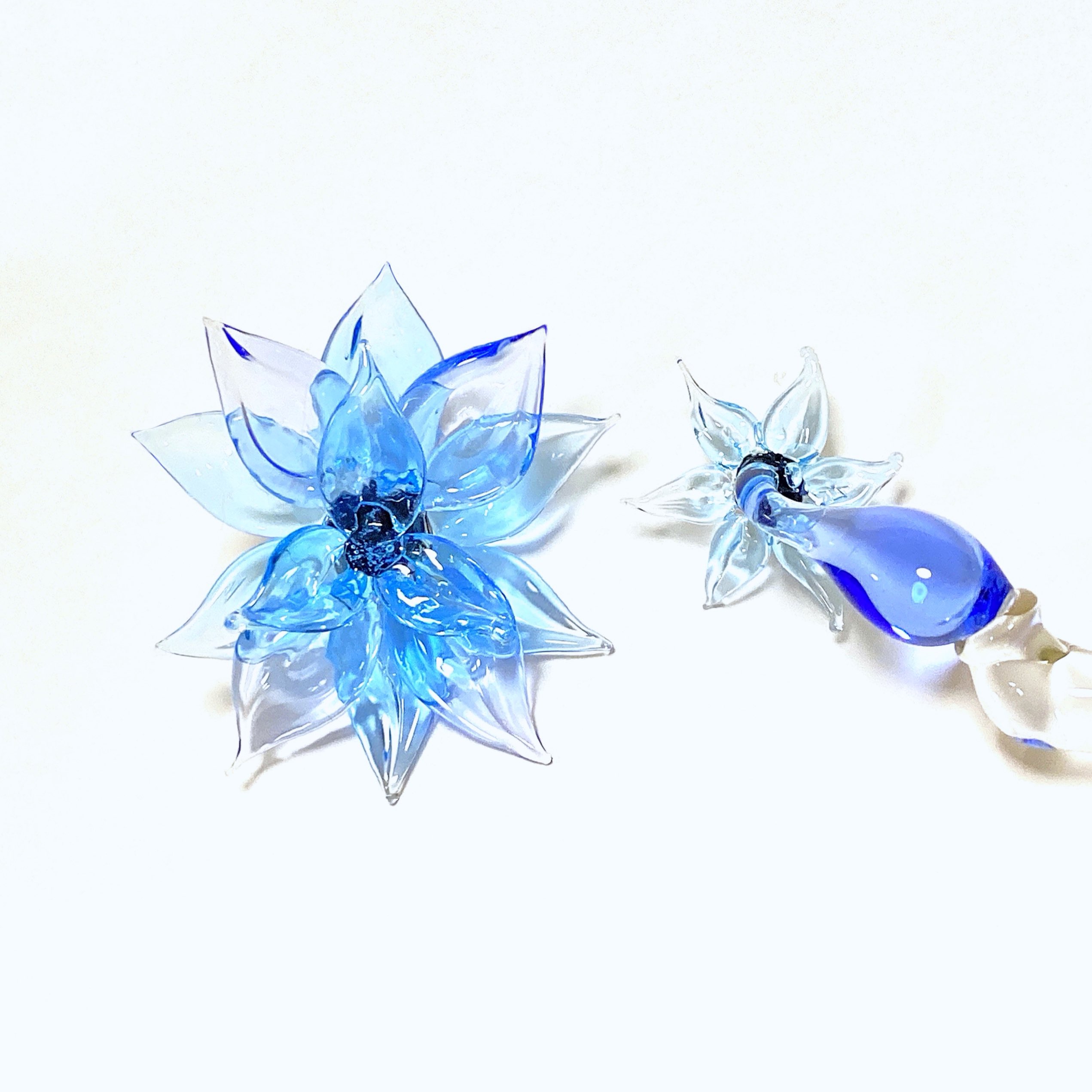 ガラス細工 安土草多 吹きガラス ペンダントライト 八角細筒瓶 青透被せ AZ