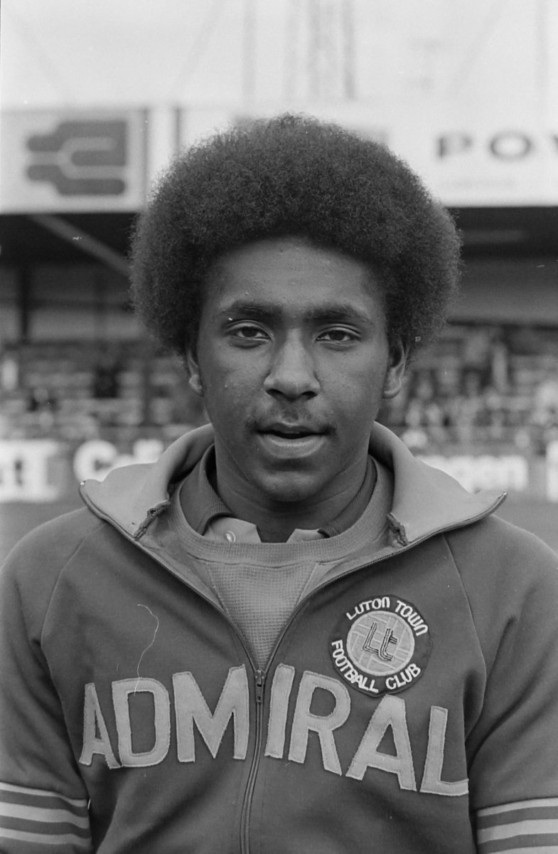 ⏪OTD 1976

A Star is Born 💫 

A 17-year-old called Ricky Hill comes off the bench to make his debut against Bristol Rovers. He creates a goal with his first touch, then scores Town's third with a terrific shot.

hattersheritage.co.uk/matches/luton-…