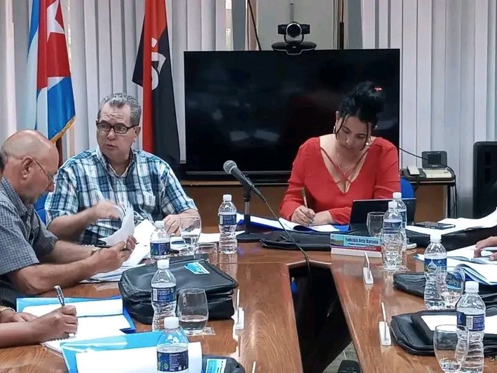 YudelkisOrtizB's tweet photo. Con la presencia de José Ramón Monteagudo Ruiz miembro del Secretariado del CCPCC realizamos el Buró Provincial analizando
de forma profunda el programa cañero azucarero y el programa ganadero en nuestra provincia.

#ProvinciaGranma
#GranmaVencerá https://t.co/JDC0aeHwp1