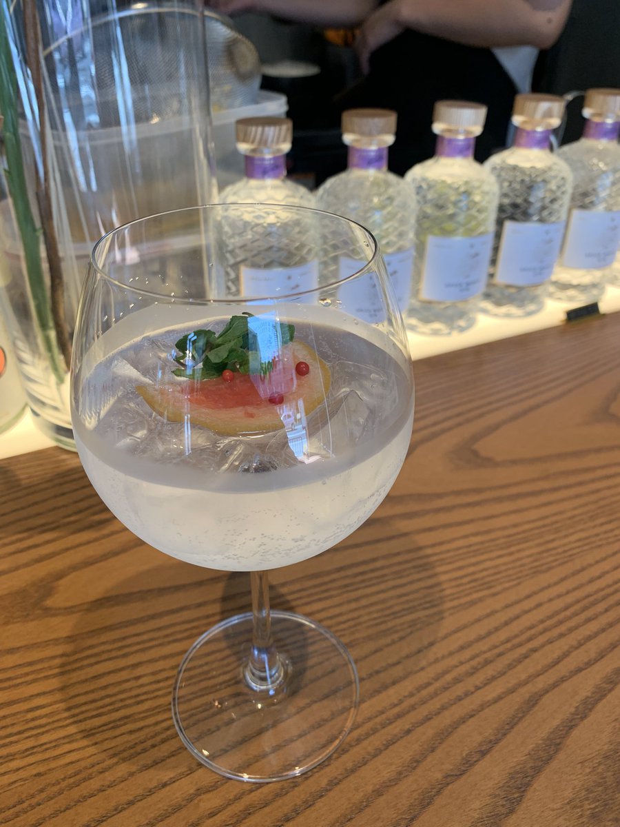 hirosweee's tweet photo. 約１週間ぶりの酒は美味いに決まってる https://t.co/V3NDRA2pdt