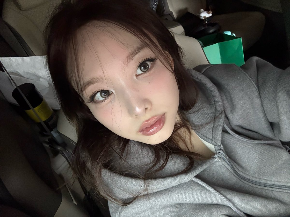 inysbbl's tweet photo. [🐰📸] • 250419 https://t.co/l4RN6p0OEF
