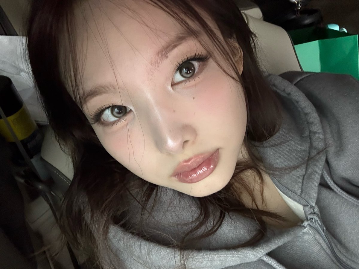 inysbbl's tweet photo. [🐰📸] • 250419 https://t.co/l4RN6p0OEF