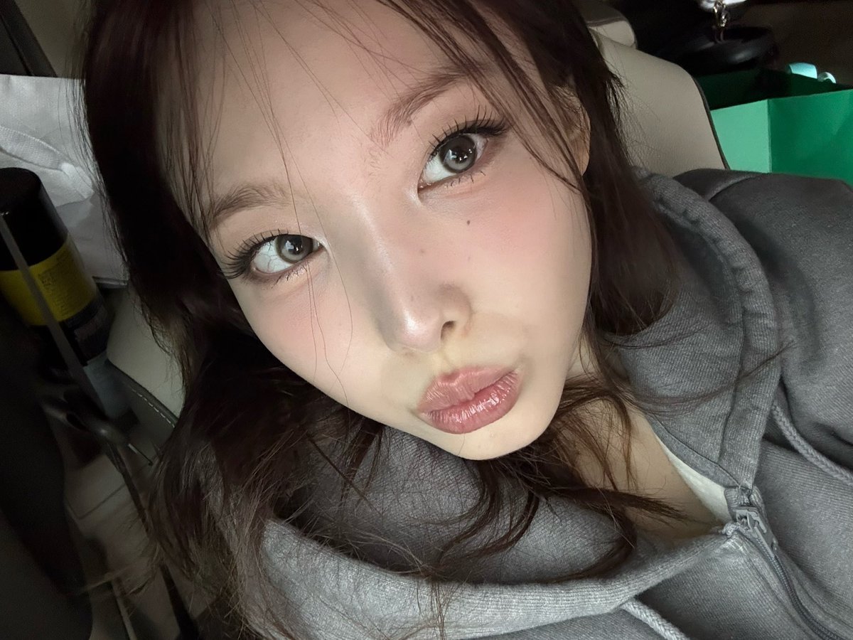 inysbbl's tweet photo. [🐰📸] • 250419 https://t.co/l4RN6p0OEF