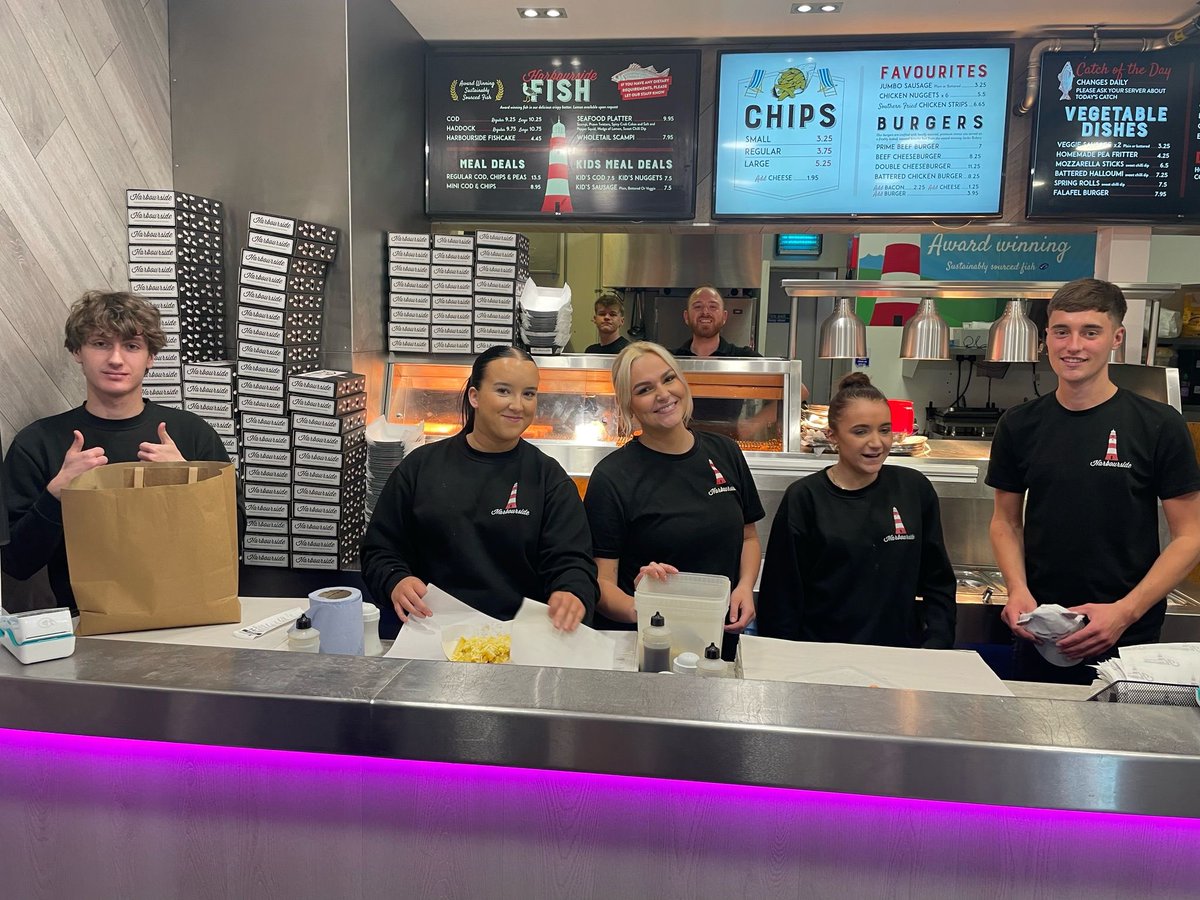 plymouthsouprun's tweet photo. HUGE thanks to Sarah @HarboursidePlym for her generous donation of chips &amp; fish cakes to serve on Good Friday together with our usual fayre. It was an extremely wet night, but there were still 60+ people waiting for food. 🙏 to the Plymouth Christian Centre team for their support https://t.co/OjiXjnJujj