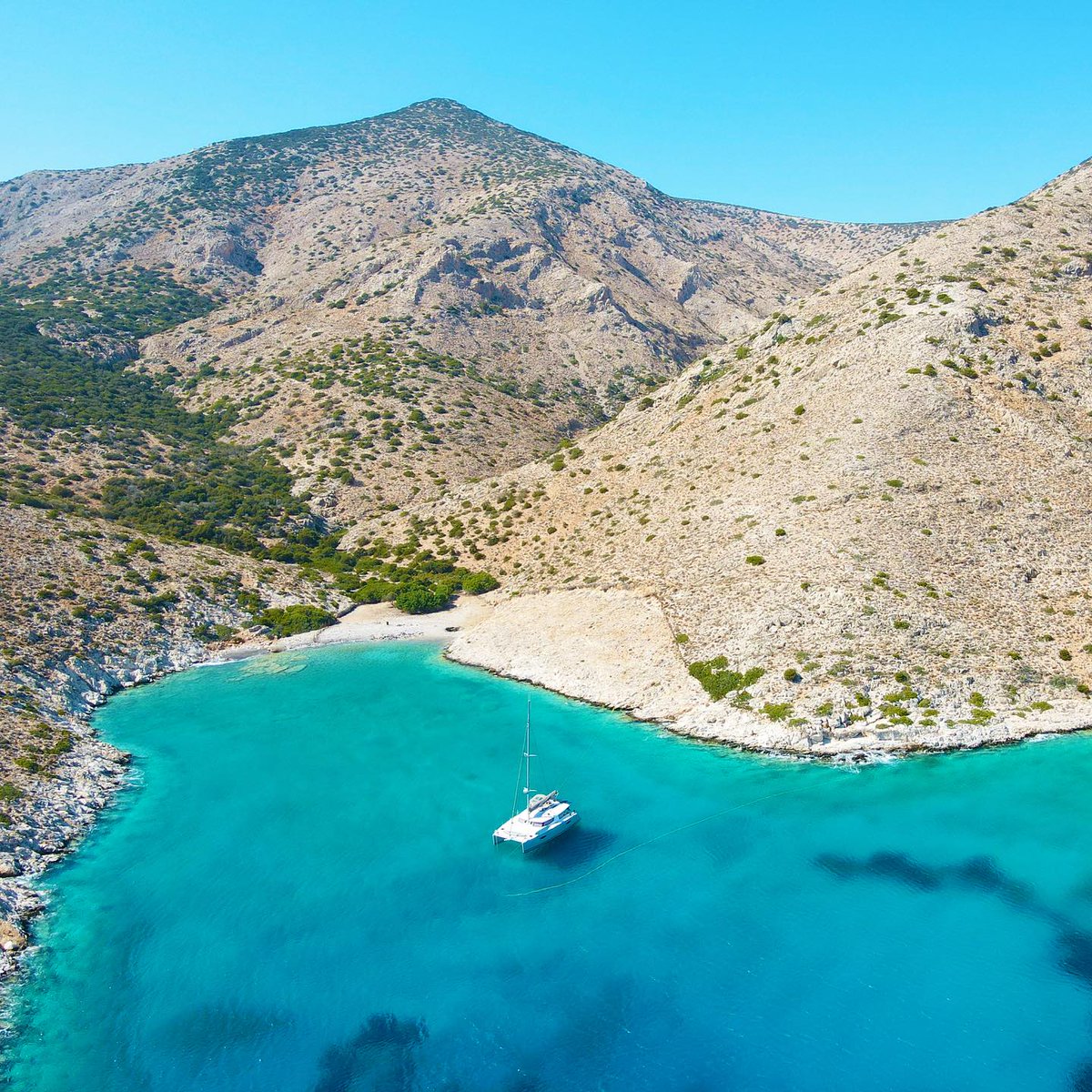 GreekPictures's tweet photo. #Keros. A mountainous uninhabited island, noteworthy center of the Cycladic civilization. Its view from Koufonisi is intriguing because its mountain range delineates a woman lying on her side. Myths & legends consider this to be the lost holy island of antiquity. 🇬🇷
📷 gemeauxcat https://t.co/85ruN2SSiW