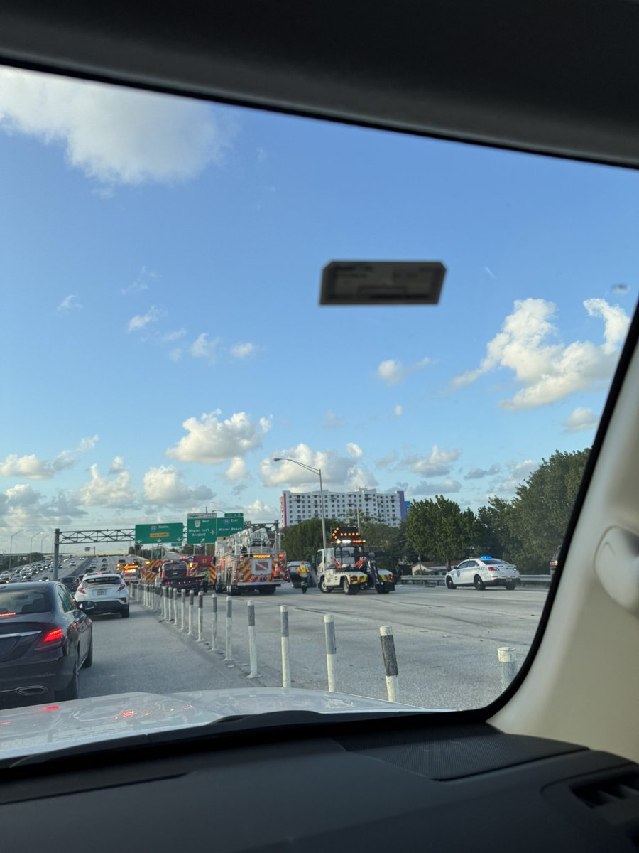 Neal_Gamby1's tweet photo. @OfficialJoelF @MyFDOT_Miami @TotalTrafficMIA Multiple cars flipped over and the tanker looked like they had a hazard crew cleaning up. It was a mess. https://t.co/BM7DAYc5Kk