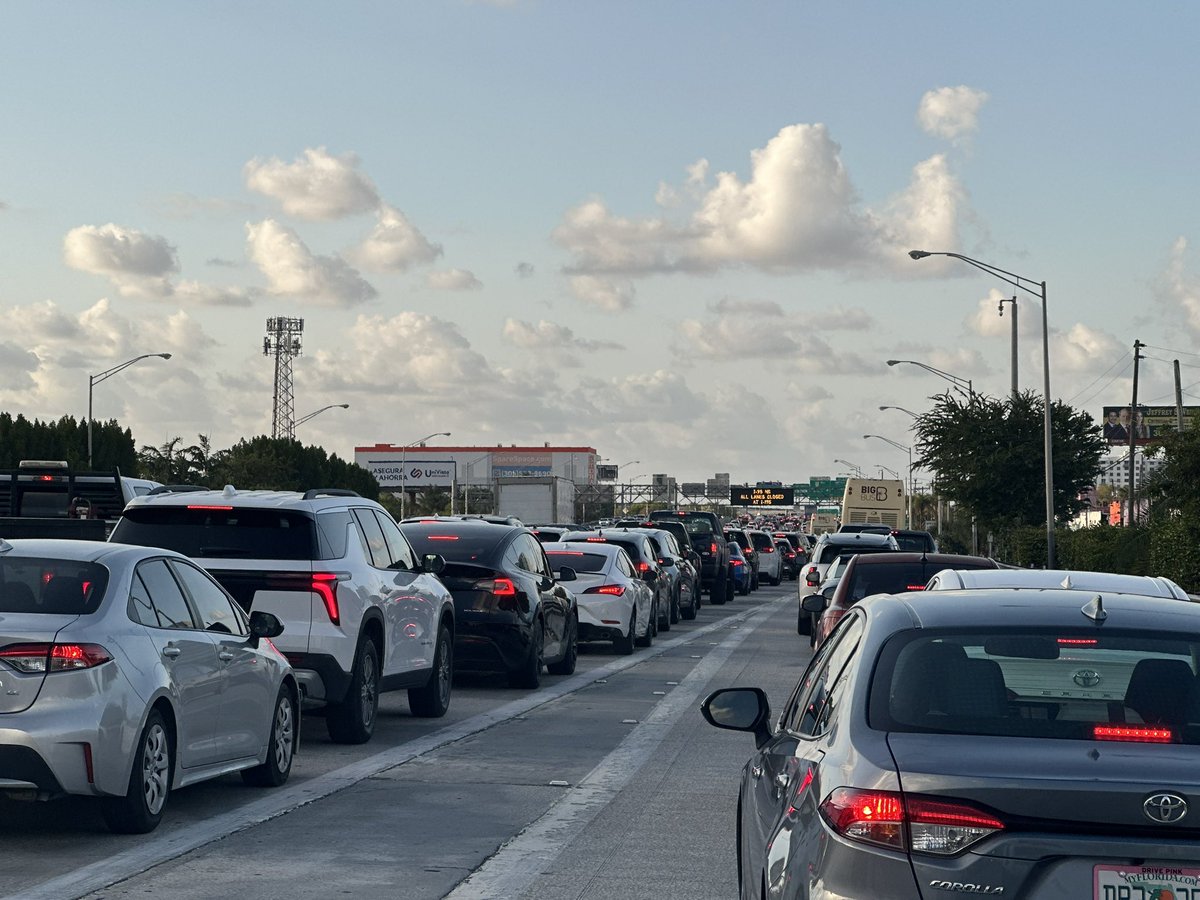 Neal_Gamby1's tweet photo. @OfficialJoelF @MyFDOT_Miami @TotalTrafficMIA Multiple cars flipped over and the tanker looked like they had a hazard crew cleaning up. It was a mess. https://t.co/BM7DAYc5Kk