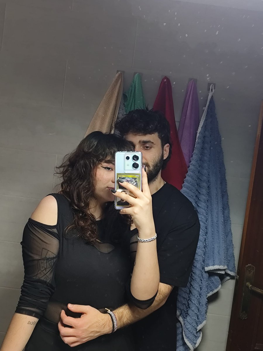 Keiimon2001's tweet photo. estoy flotando ahora mismo, no me creo lo que ha pasado esta semana, soy muy feliz. Gracias @andreaferzz https://t.co/baH146UtW7