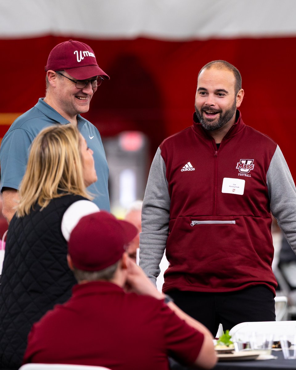 Flagship means family!

Always a great night when we can get our alums, current players &amp; families together before tomorrow’s spring game!

#Flagship🚩