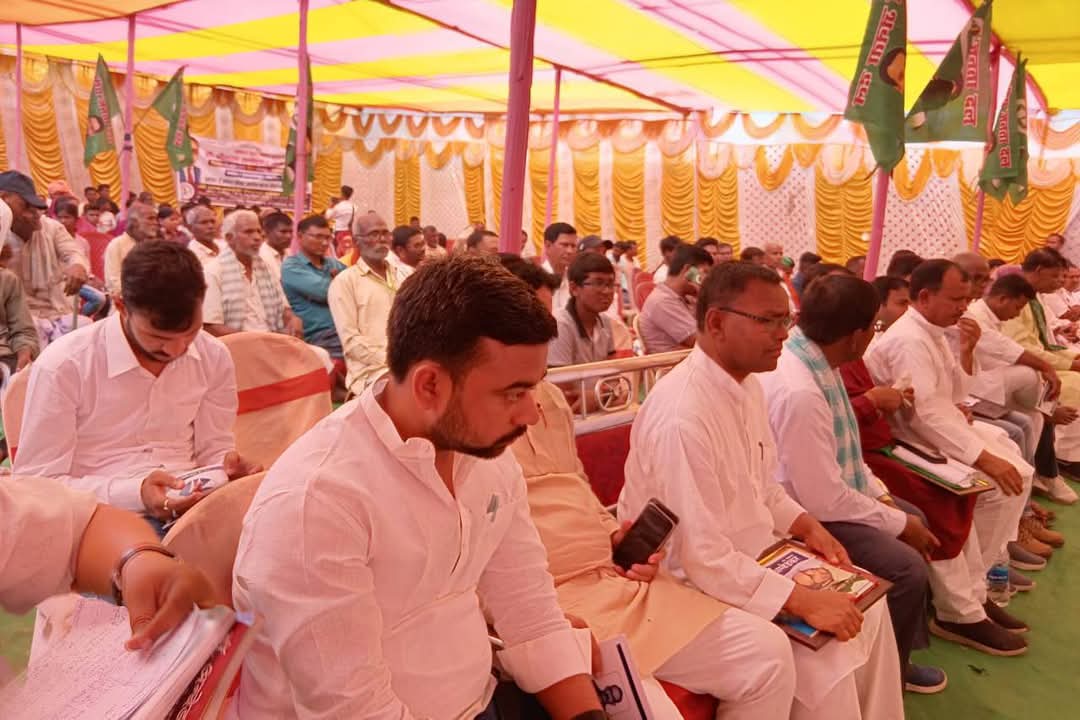 Diwakarkush_RJD's tweet photo. भागलपुर :- #कहलगांव_प्रखंड में #नंदलालपुर #पंचायत में #अंबेडकर_जयंती के अवसर पर उपस्थित होकर अपने विचारों रखा! #jayrjd #jaybihar #diwakarkushwa #RJD #Bihar @RJDforIndia @alokmehtamp @yadavtejashwi @sanjuydv @manojkjhadu @yuva_rajad https://t.co/NwJrHjTe4X