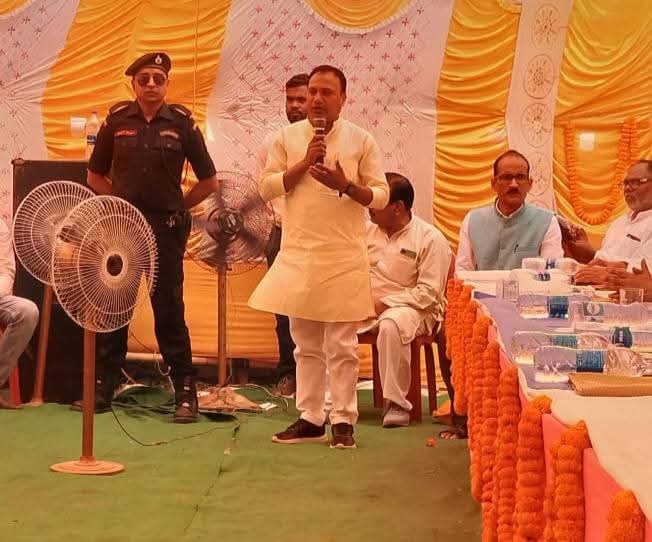 Diwakarkush_RJD's tweet photo. भागलपुर :- #कहलगांव_प्रखंड में #नंदलालपुर #पंचायत में #अंबेडकर_जयंती के अवसर पर उपस्थित होकर अपने विचारों रखा! #jayrjd #jaybihar #diwakarkushwa #RJD #Bihar @RJDforIndia @alokmehtamp @yadavtejashwi @sanjuydv @manojkjhadu @yuva_rajad https://t.co/NwJrHjTe4X