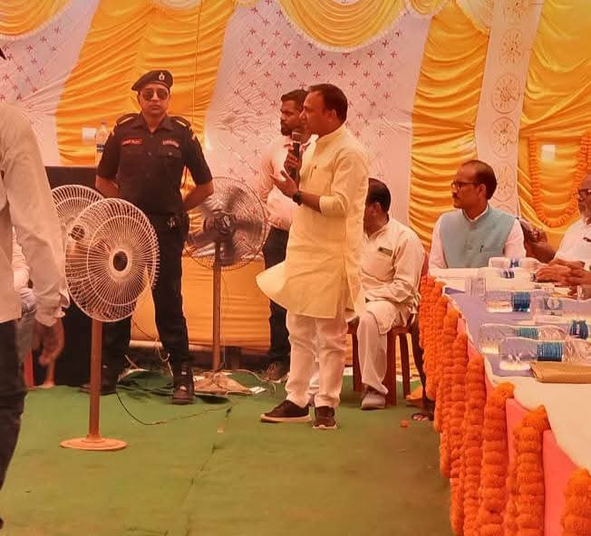 Diwakarkush_RJD's tweet photo. भागलपुर :- #कहलगांव_प्रखंड में #नंदलालपुर #पंचायत में #अंबेडकर_जयंती के अवसर पर उपस्थित होकर अपने विचारों रखा! #jayrjd #jaybihar #diwakarkushwa #RJD #Bihar @RJDforIndia @alokmehtamp @yadavtejashwi @sanjuydv @manojkjhadu @yuva_rajad https://t.co/NwJrHjTe4X