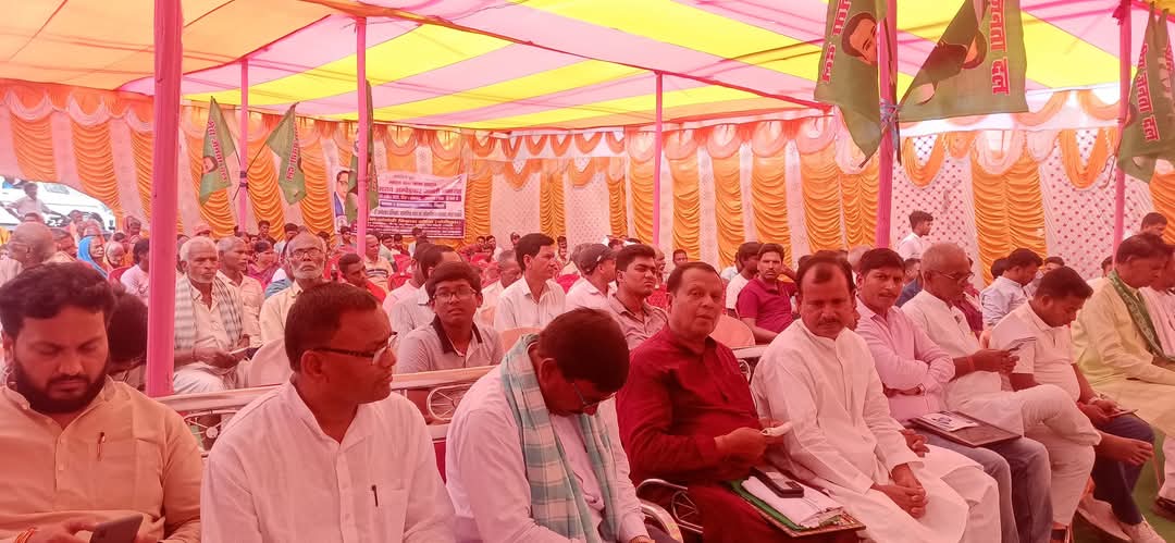 Diwakarkush_RJD's tweet photo. भागलपुर :- #कहलगांव_प्रखंड में #नंदलालपुर #पंचायत में #अंबेडकर_जयंती के अवसर पर उपस्थित होकर अपने विचारों रखा! #jayrjd #jaybihar #diwakarkushwa #RJD #Bihar @RJDforIndia @alokmehtamp @yadavtejashwi @sanjuydv @manojkjhadu @yuva_rajad https://t.co/NwJrHjTe4X