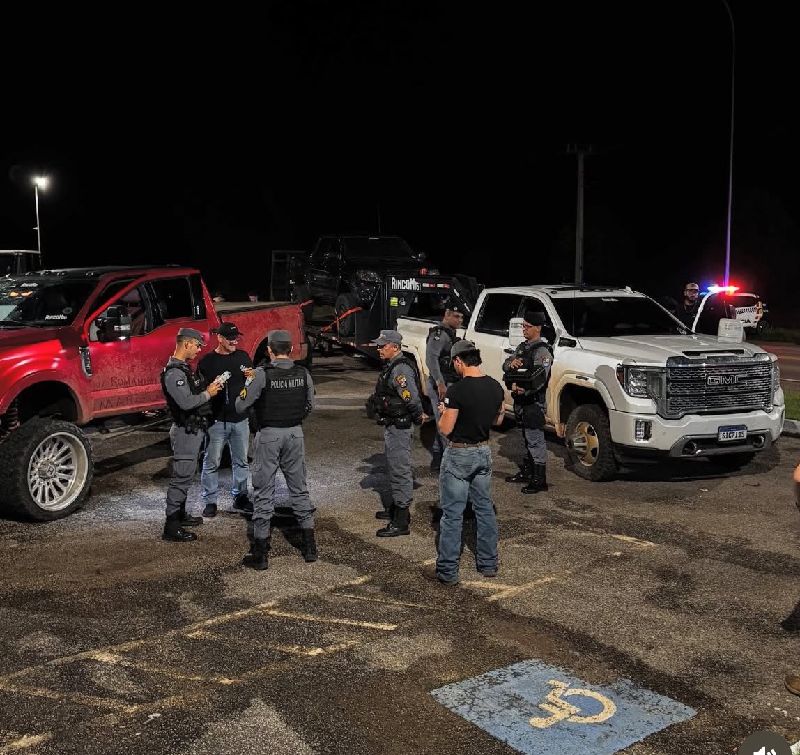 mtmilgrauof's tweet photo. JAJA PEDE MUSICA 😂😱
Rincon e equipe são abordados novamente próximo a Alta Floresta e se encontram no batalhão da Polícia Militar https://t.co/du1HRi7FL8