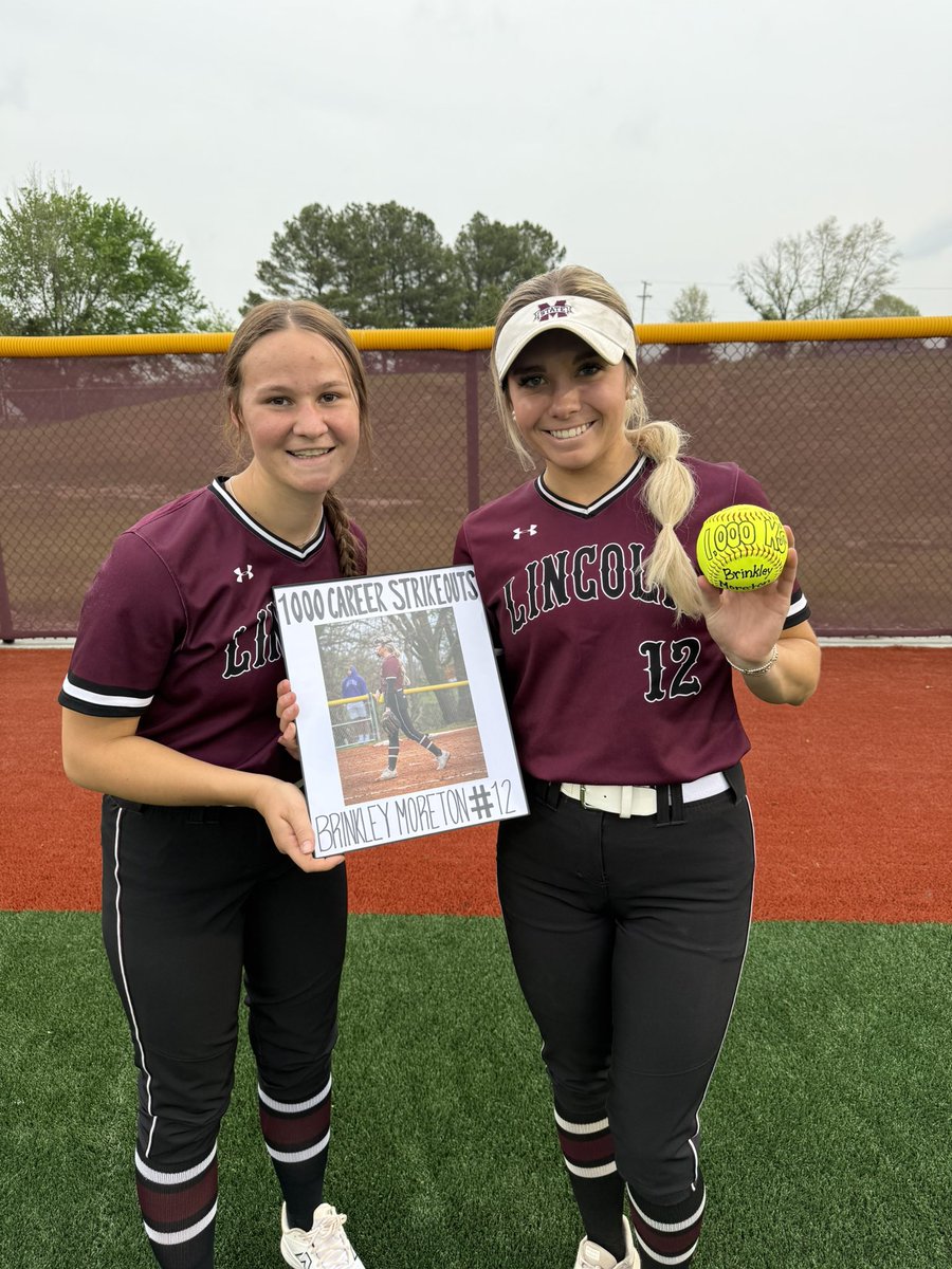 LincolnWolvesSB's tweet photo. Tonight the Lady Wolves played a tough Gentry team and a career milestone happened for our pitcher Brinkley Moreton! She hit 1,000 career strikeouts! This is the most strikeouts by anyone in school history! We couldnβt be more proud of her! πΊπ₯ #goladywolves https://t.co/dHecEgMkep