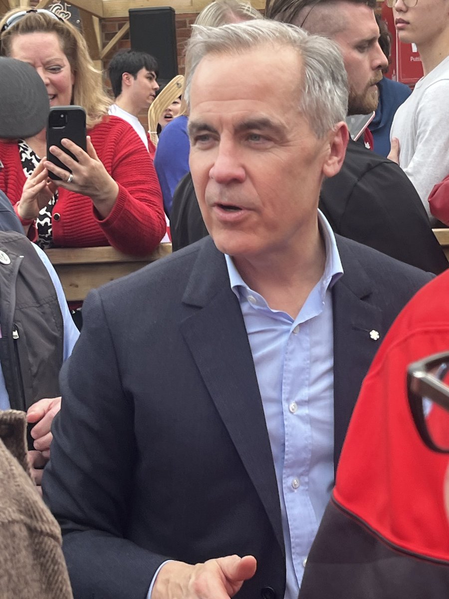 Big crowd for Mark Carney in Brantford. After his speech he shook has with virtually everyone there. Fantastic! #canpoli #cdnpoli #lpc