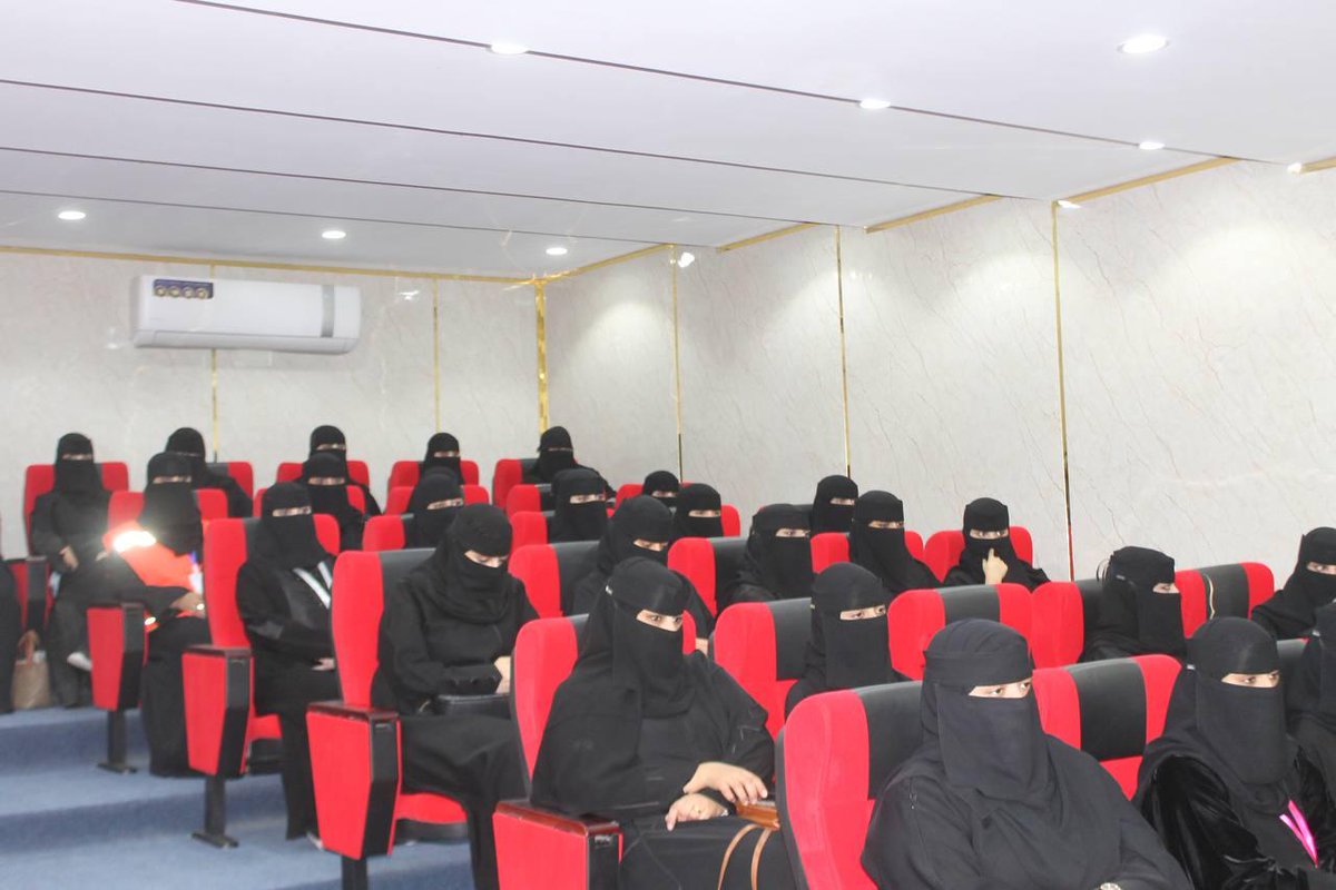 Btwltdda's tweet photo. بحضور أكثر من 300 متدرب ومتدربة
الدورة التدريبية بعنوان
#بتعلم_للاسعافات_الأولية 
والتي نظمها نادي القمة الرياضي بالتعاون مع مركز التدريب في فرع هيئة الهلال الأحمر السعودي بالمنطقة في محافظة العويقيلة https://t.co/fAf4MkNYMg