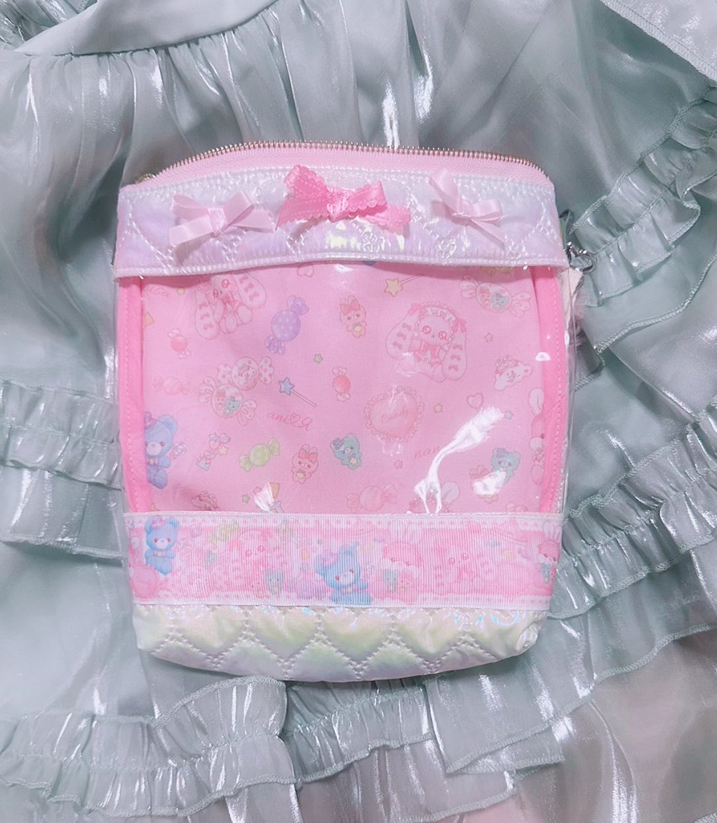 あにあーるさんからお迎えしたぬいぐるみバッグ☺️✨
たくさんはいるので色んな子と一緒にお出かけ出来る(๑•̀ㅂ•́)و✧
(※)もう1つ大きなぬいバッグにもたくさん入ってる
ぬいちゃん達が窮屈にならないようにお出かけは交代なのです☺️✨