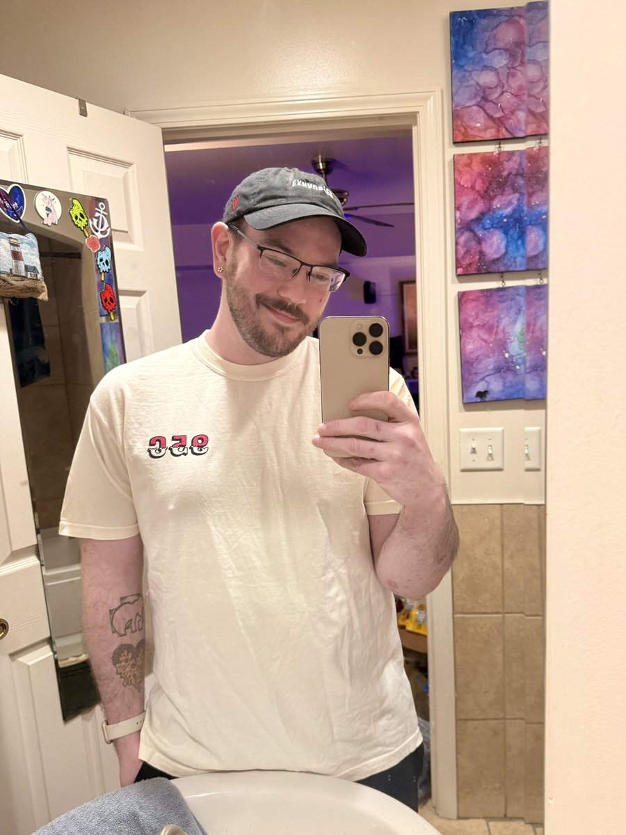 dullmace's tweet photo. me + my on repeat
feat. new @95corolla shirt

I can't be bothered to go find someone's to quote tweet https://t.co/W982HSY4Mv