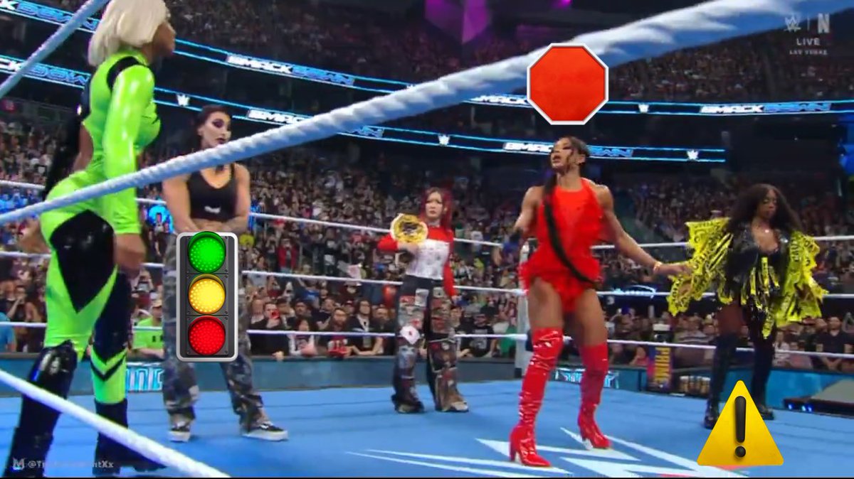 atb__william's tweet photo. Jade on go🚦, Bianca tryna stop it🛑 &amp; Naomi is proceeding with caution⚠️ #SmackDown https://t.co/iBJ5Del2Vt