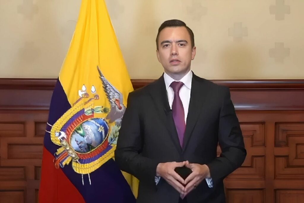 🌐 #Ecuador | FFAA ALERTAN ATENTADO CONTRA LA VIDA DEL PRESIDENTE DANIEL NOBOA.

Comando Conjunto de las Fuerzas Armadas mediante Inteligencia Militar da a conocer que sicarios de México y otros países estarían dirigiéndose al Ecuador para atentar contra la vida del presidente