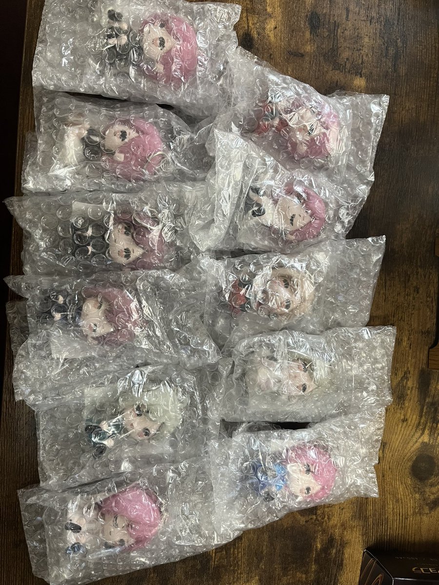 出かける直前に荷物届いて何かな〜って思ったらこれだった！！

<a href="/ReoNa/">ReoNa</a>