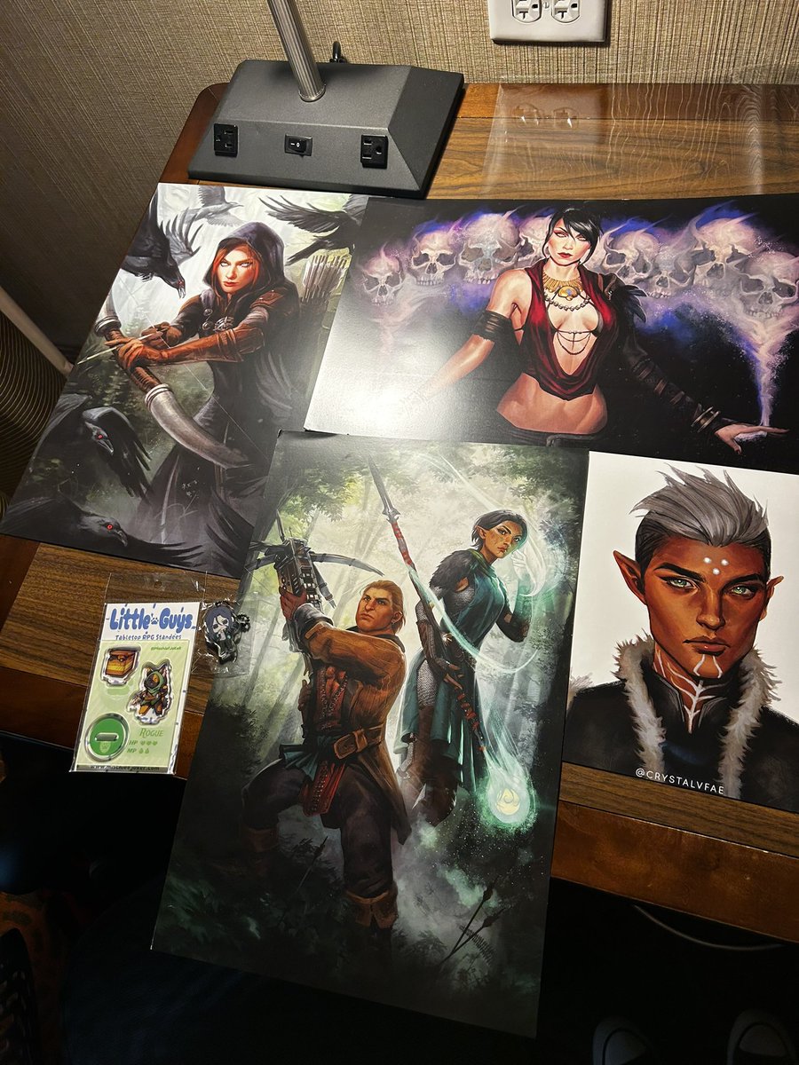Day 1 at the con is done and I think I found the only vendor who made dragon age stuff that wasn't just solas 😙😙