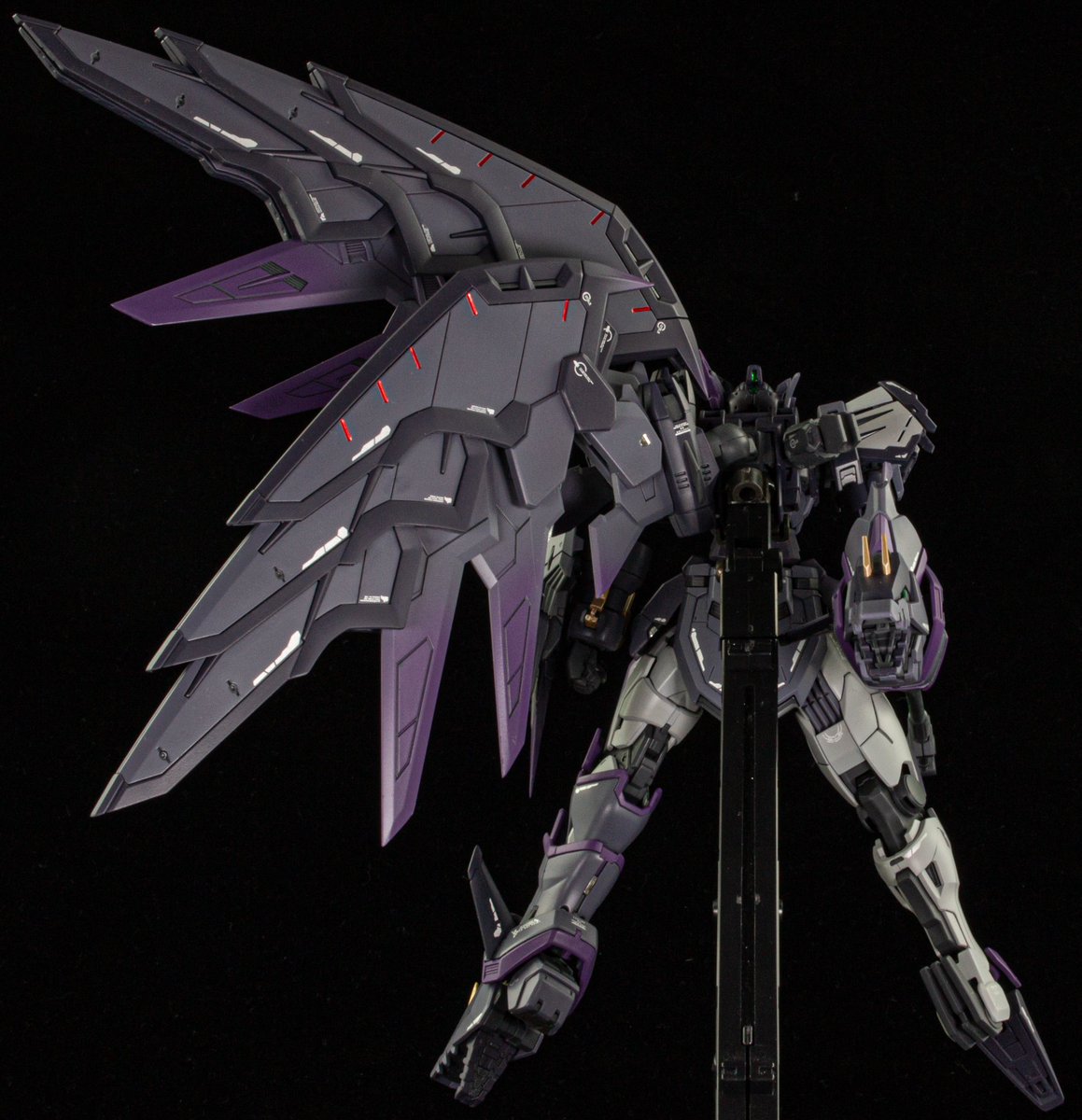 zusarianchannel's tweet photo. エピオンガンダムフェニーチェ完成です。ウイングガンダムフェニーチェの対となる機体という設定で作製してみました。 https://t.co/JfIToyWplS