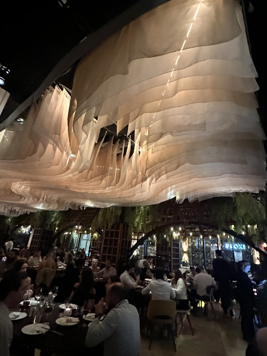 tiffffff_'s tweet photo. i feel like anotr is headlining this restaurant https://t.co/EnsEZcSTma