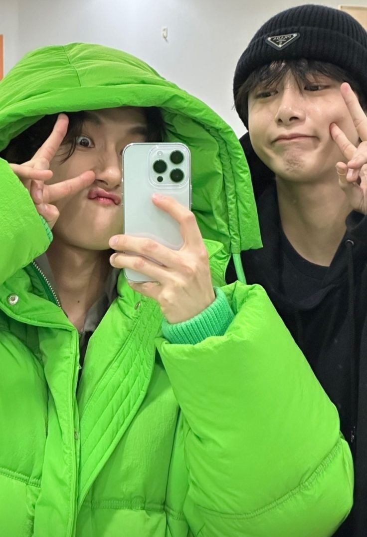 astxtrouvaills_'s tweet photo. @TOP100KPOP Estos 2 peligros0s 😍❤️‍🔥💅🏼 https://t.co/K6n2hi6pPq
