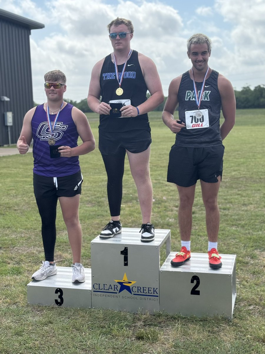 cshs_tf's tweet photo. 🥏🥏 Region 3-5A Discus 🥏🥏

Charlie finished Day 1️⃣ on the podium with the bronze🥉💪🏻 Congratulations!!

Tomorrow morning brings on shot put! Good luck, Charlie! 👊🏻 https://t.co/PdRih2yeSg
