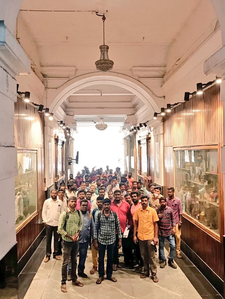श्री शिव गोपाल मिश्रा जी हम गरीब अपरेंटिस की आवाज PNM मीटिंग क्यों नहीं उठाई हमारा दर्द आपको नहीं दिख रहा आप भी रोटी सेख रहे है 01/2019 मैं 20% कोटा पूरा भरते तो आज हम रेलवे सेवा कर रहे होते आपके गलत नीतियों के कारण आज आत्महत्या करने को मजबूर और लाचार अपरेंटिस <a href="/ShivaGopalMish1/">Shiva Gopal Mishra</a>