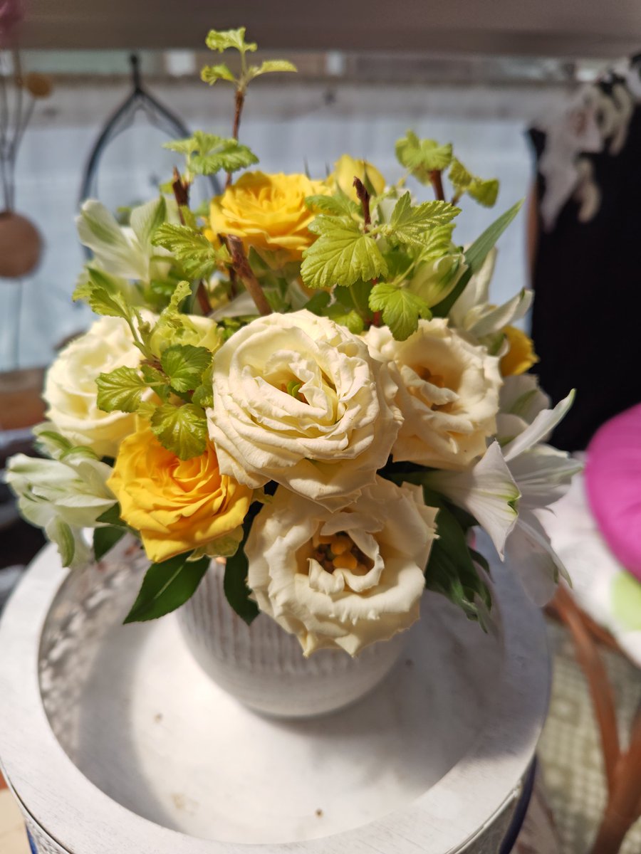 lzIwKdzHZfdZUaI's tweet photo. 最近見つけたお花屋さんで
プレゼント用に素敵なアレンジメントを作っていただきました♡
#volka
#お花屋さん https://t.co/SNIkxsMpYA