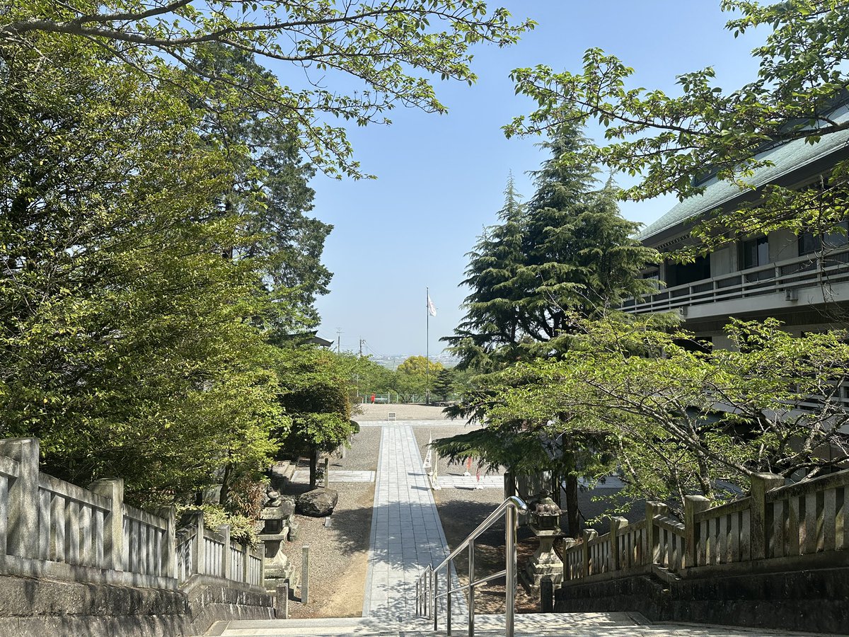 palette_rie's tweet photo. 年度始めの慌ただしさに追われて
なかなか月参りに行けず😅
今週末は学生さんの就職活動も
正念場、採用試験
私にできることは神様に
人のために役立ちたいと願う若者が
良き縁に恵まれた事を感謝するだけ
さて、私も未来のために
もうひと踏ん張りしましょう🙏

#愛媛県
#西条市
#石鎚神社
#神社巡り https://t.co/Z48bMgyeV6