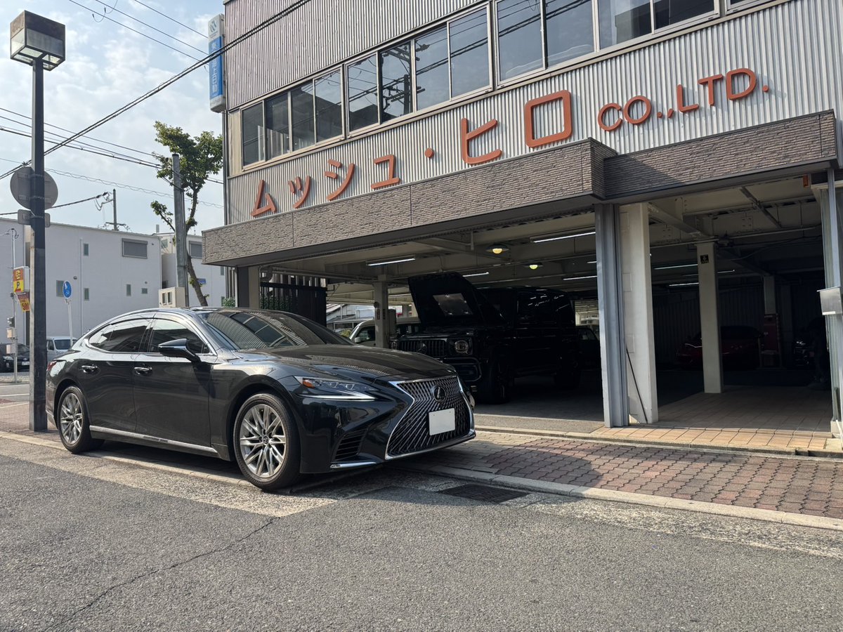 mushhiro's tweet photo. 新着入庫情報
「LS500 バージョンL」
LSの高級装備が豊富についております。

是非ご検討ください！

詳細はこちらから！
https://t.co/CC66OeEVE7

#lexusls500 #ls500 #ls500versionl #versionl #xf50 #レクサス #vxfa50 #中古車販売 #車好きと繋がりたい #中古車 #ムッシュヒロ #カーセンサー https://t.co/VdJUCesjQG