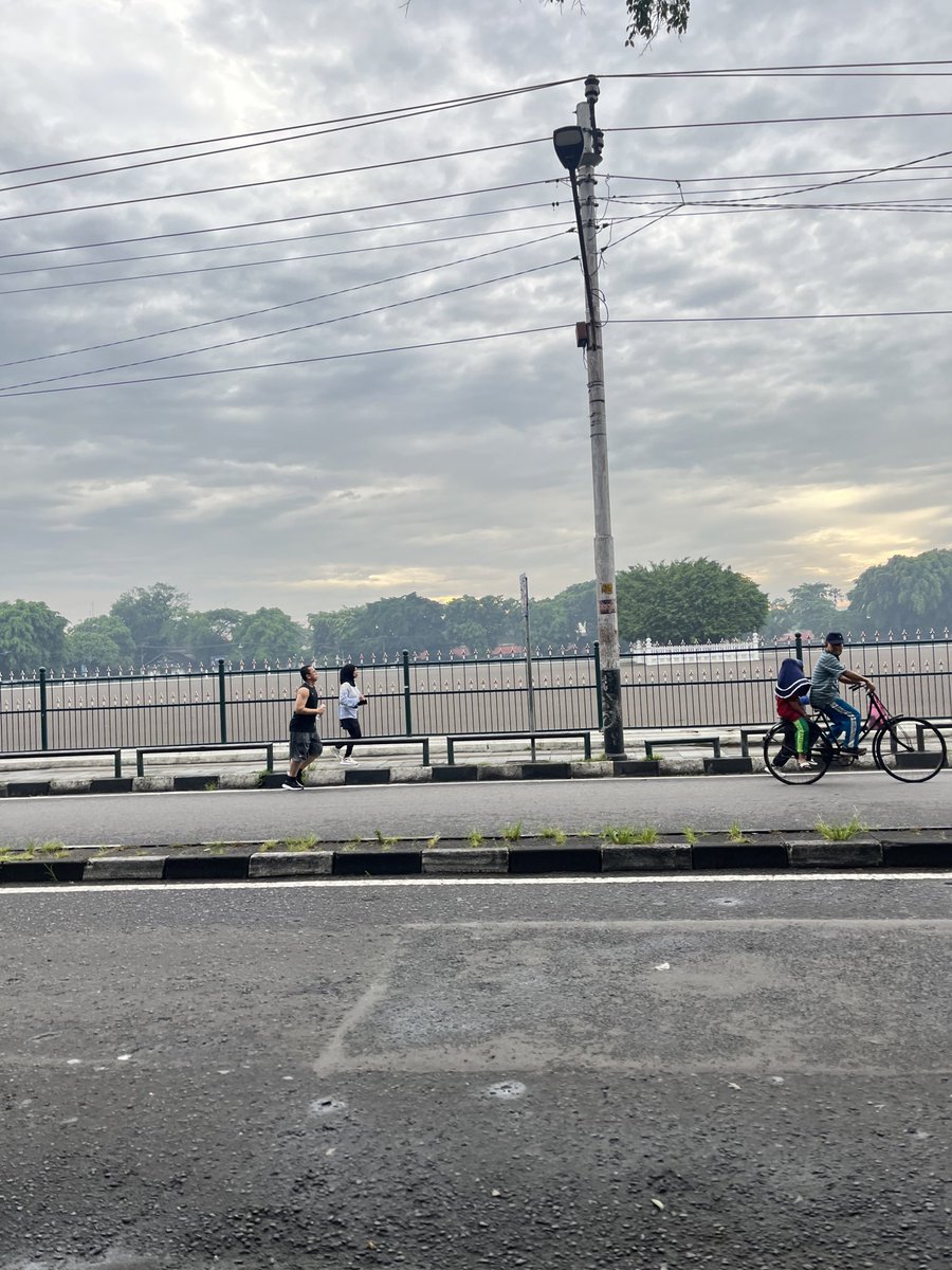 lonelydesember's tweet photo. Ada banget kakunya setelah sekian lama ga jogging. Setidaknya gerak lah yaa https://t.co/JAl4zYaKTd