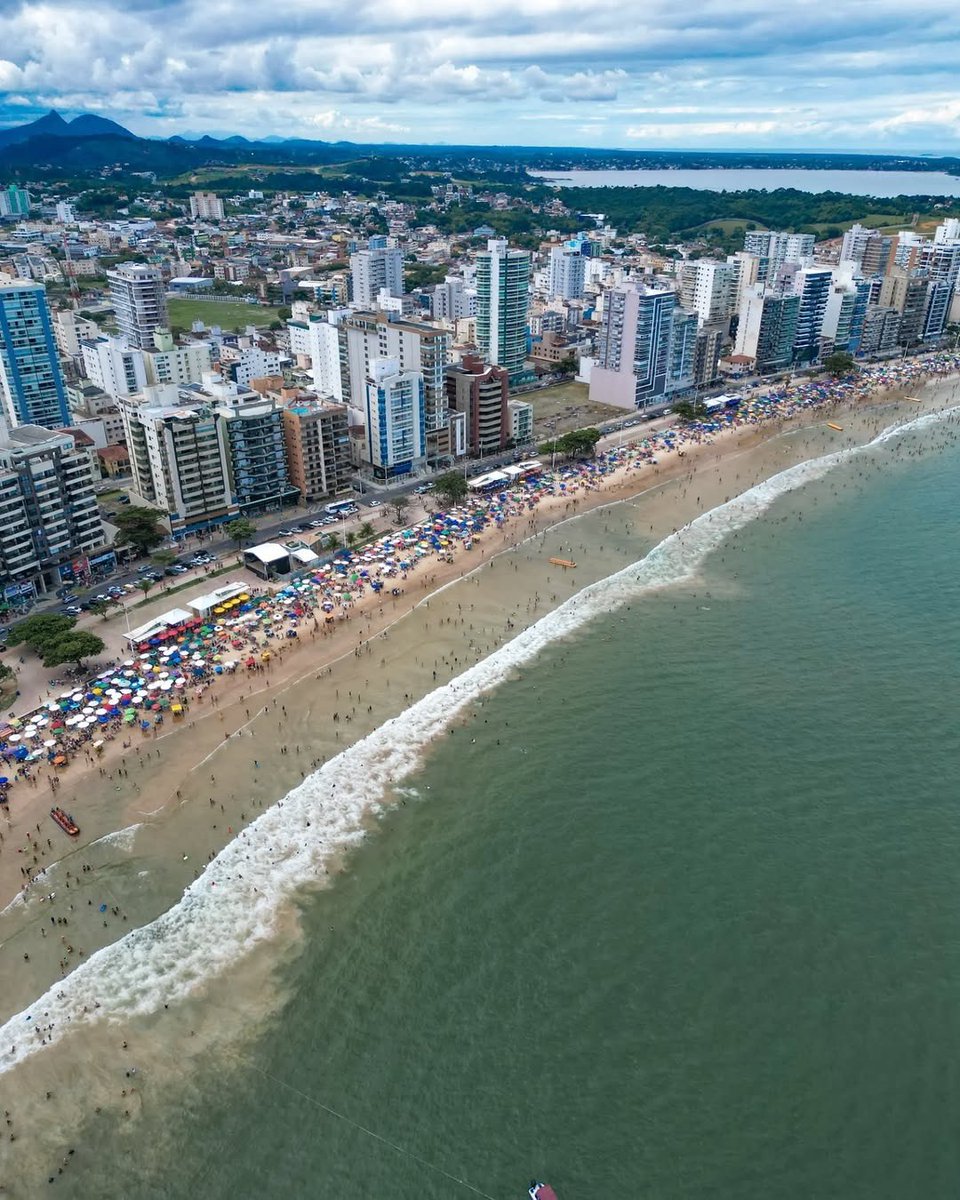 euamovitoriaes's tweet photo. Feriadou em Guarapari. 🌊 #Guarapari
📍 Praia do Morro em Guarapari, ES.
🎥 phaelmoraess
#dronephotography #es #EspiritoSanto #capixabadagema #capixaba #mtur #brazil_repost #drone #terracapixaba #destinationearth #férias #viagem https://t.co/1g4x4KPHCR