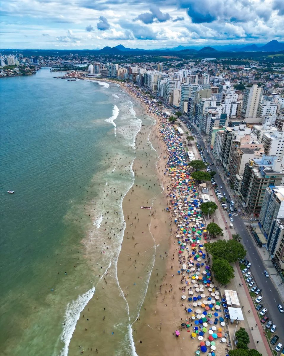 euamovitoriaes's tweet photo. Feriadou em Guarapari. 🌊 #Guarapari
📍 Praia do Morro em Guarapari, ES.
🎥 phaelmoraess
#dronephotography #es #EspiritoSanto #capixabadagema #capixaba #mtur #brazil_repost #drone #terracapixaba #destinationearth #férias #viagem https://t.co/1g4x4KPHCR