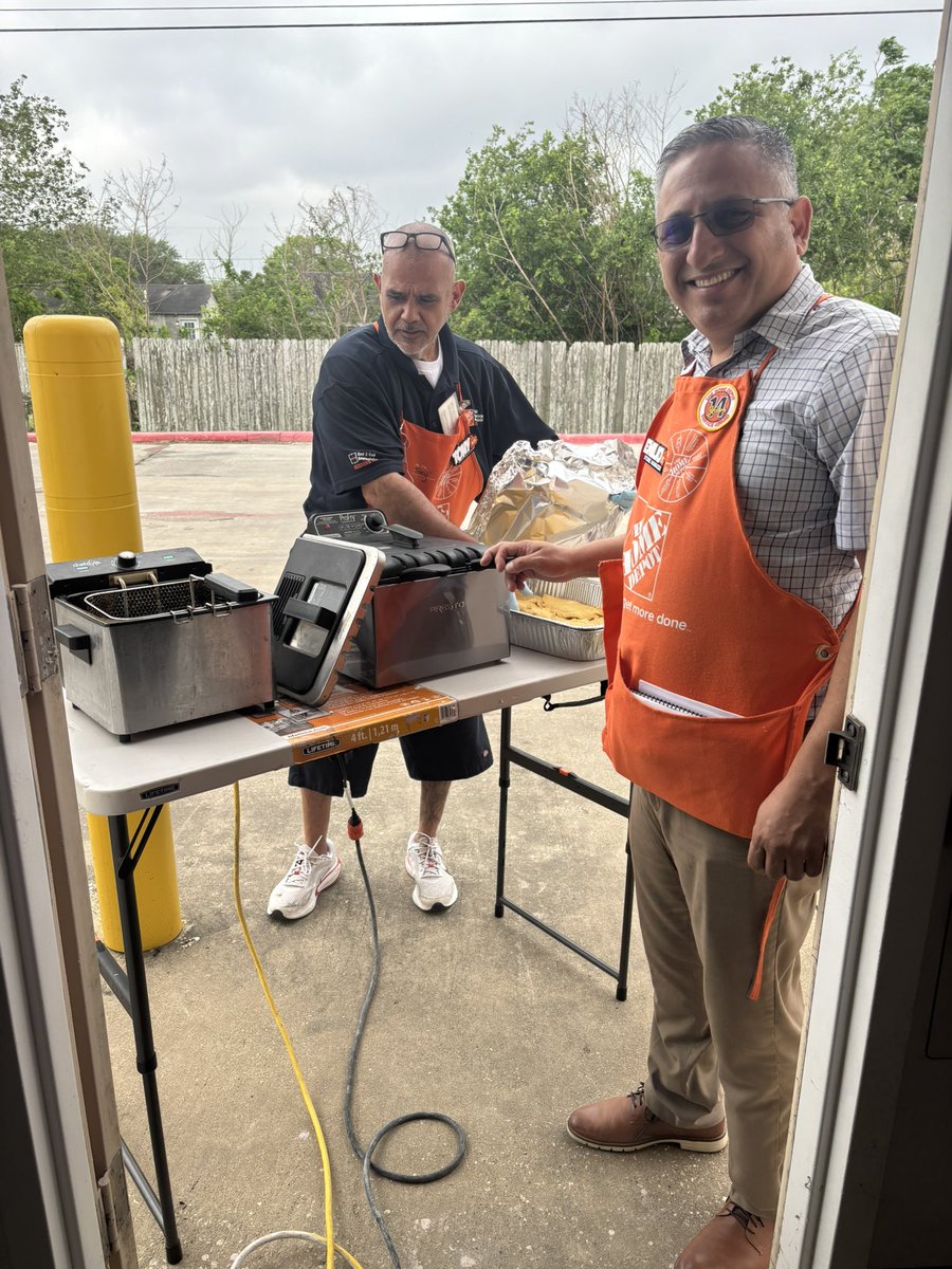 Amy Hahn tweet media