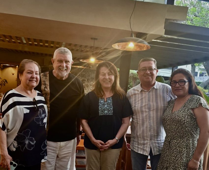 MarcosRguezC's tweet photo. En visita a Tepostlan, estado de Morelos , saludamos a @margarita_gs, gobernadora del Estado, con quien dialogamos, junto a nuestros colegas de Bolivia, sobre el intenso intercambio cultural y la cooperación entre Cuba 🇨🇺 y México 🇲🇽. https://t.co/MAzblsmJ57